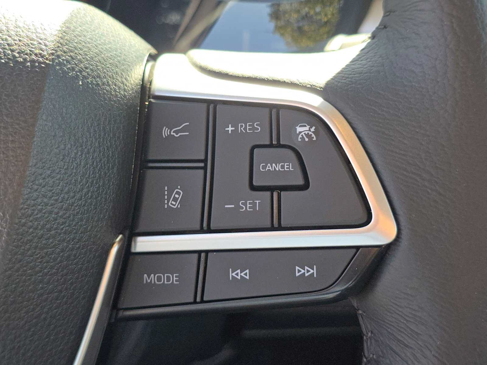 Used 2026 Toyota Sienna XLE FWD image 32