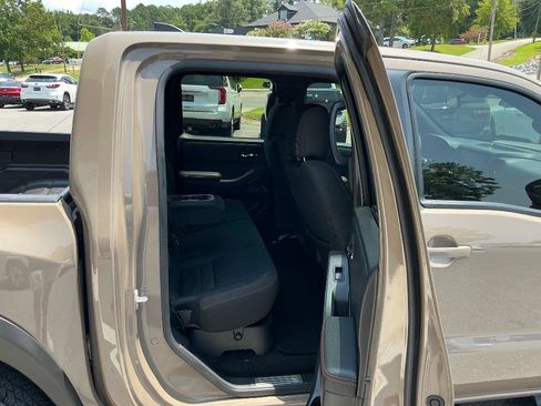Used 2022 Nissan Frontier Pro-X w/ Technology Package RWD image 11
