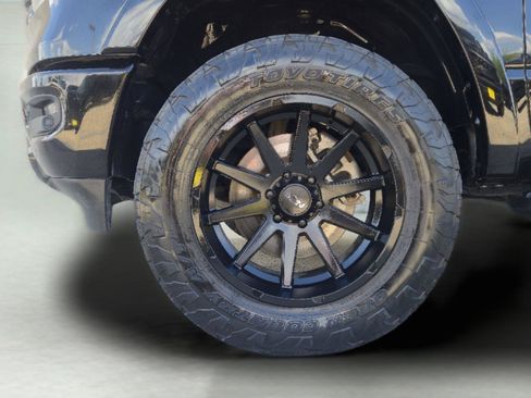 Used 2022 RAM 1500 Laramie AWD/4WD image 11