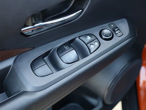 Used 2023 Nissan Kicks SR image 34