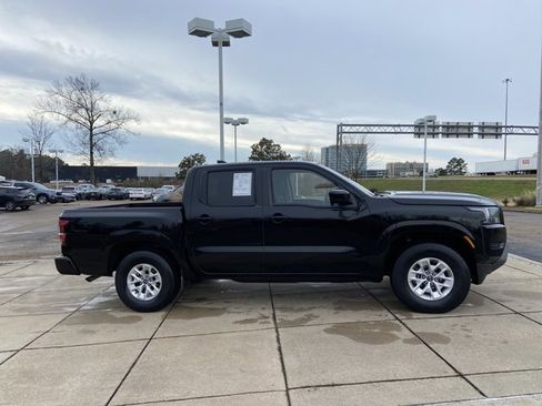 Used 2024 Nissan Frontier SV image 12
