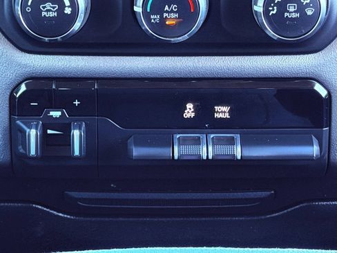 Used 2020 RAM 1500 Big Horn AWD/4WD image 36