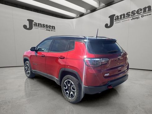 Used 2025 Jeep Compass Trailhawk image 2