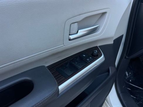 Used 2021 Toyota Sienna XLE image 11