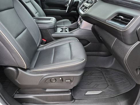 Used 2023 GMC Yukon SLT w/ SLT Premium Package image 15