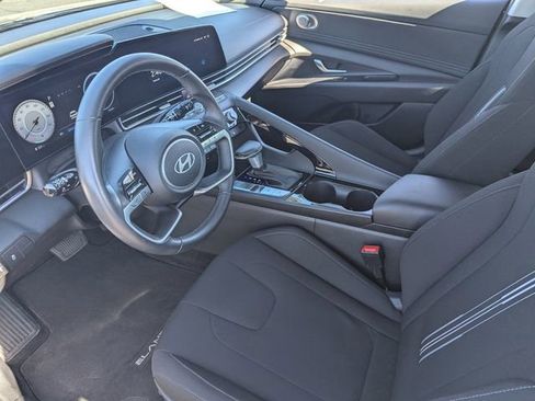 Used 2024 Hyundai Elantra SEL w/ Convenience Package image 21