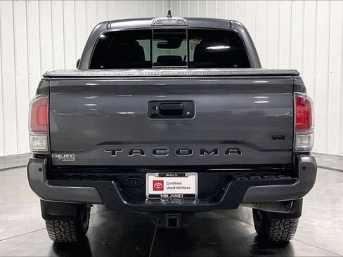Certified 2022 Toyota Tacoma TRD Off-Road image 5