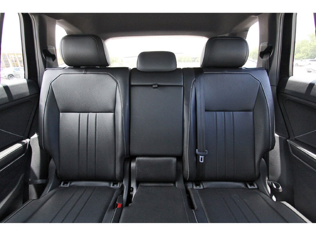 Used 2023 Volkswagen Tiguan SE R-Line FWD image 16