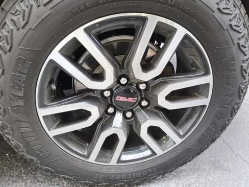 Used 2024 GMC Yukon XL AT4 w/ Technology Package AWD/4WD image 6