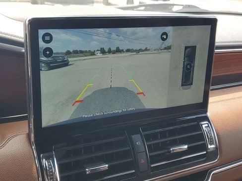 Certified 2024 Lincoln Navigator Reserve AWD/4WD image 17