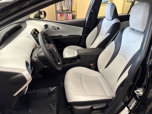 Used 2022 Toyota Prius XLE w/ Advanced Technology Package image 29