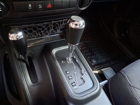 Used 2018 Jeep Wrangler Sport AWD/4WD image 21
