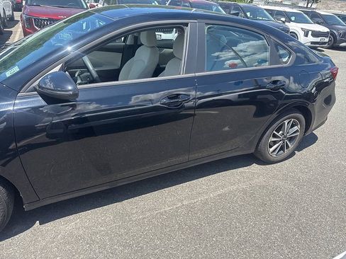 Used 2023 Kia Forte LXS w/ LXS Technology Package FWD image 5