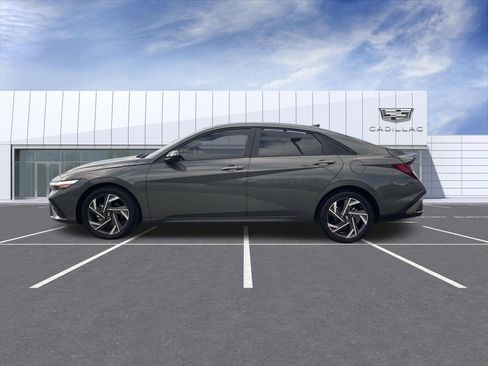 Used 2025 Hyundai Elantra Sport FWD image 5