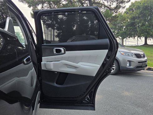 Certified 2023 Kia Sorento SX Prestige w/ Panoramic Sunroof Package AWD/4WD image 37