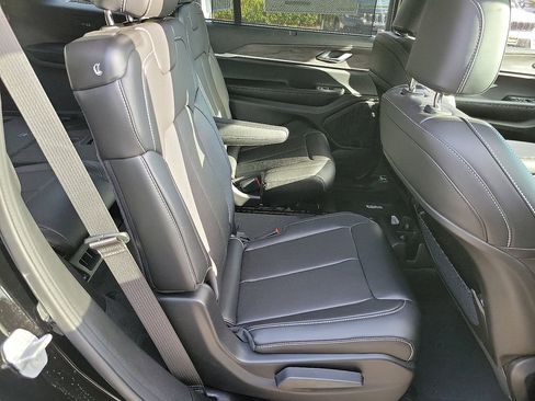 Used 2025 Jeep Grand Cherokee L Limited w/ Luxury Tech Group II image 14