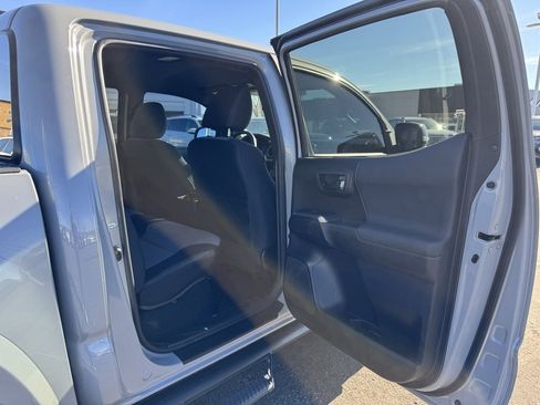 Used 2021 Toyota Tacoma TRD Sport image 18