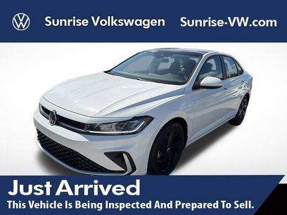 Used 2025 Volkswagen Jetta SE w/ Sunroof Package