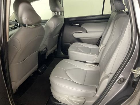 Used 2024 Toyota Highlander XLE image 20