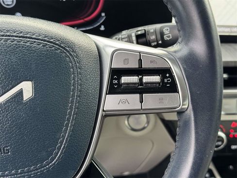 Used 2024 Kia Telluride EX w/ EX Captain's Chair Package image 12