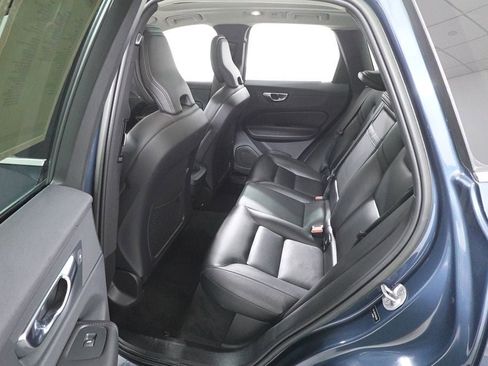Used 2023 Volvo XC60 B5 Core image 24