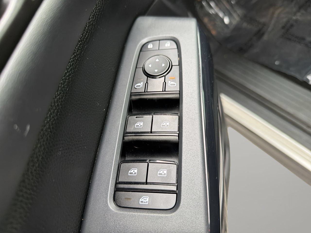 Used 2024 Nissan Pathfinder SV FWD image 18
