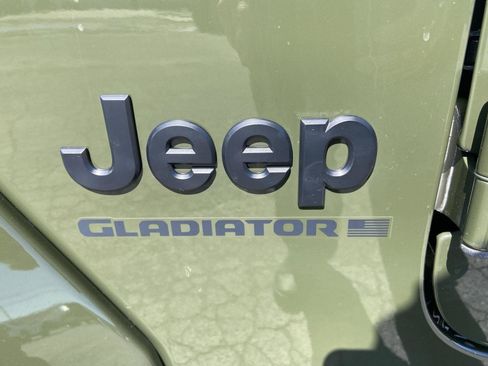 Used 2023 Jeep Gladiator Sport AWD/4WD image 36
