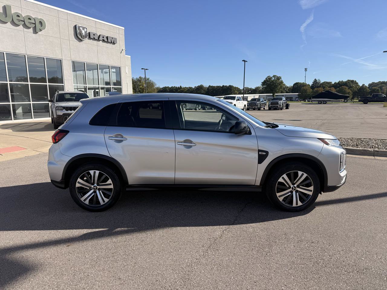 Used 2022 Mitsubishi Outlander Sport ES FWD image 2