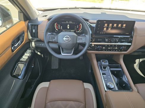 New 2026 Nissan Pathfinder Platinum AWD/4WD image 14