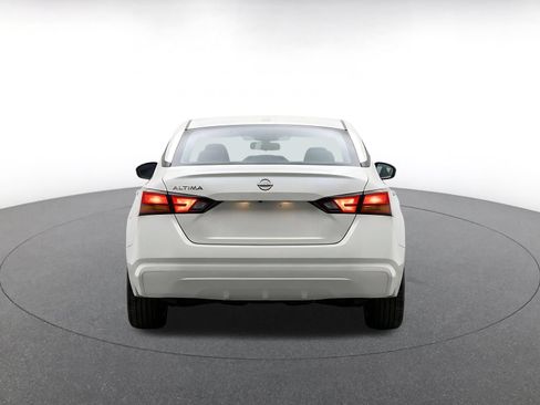 Used 2025 Nissan Altima 2.5 SV FWD image 8