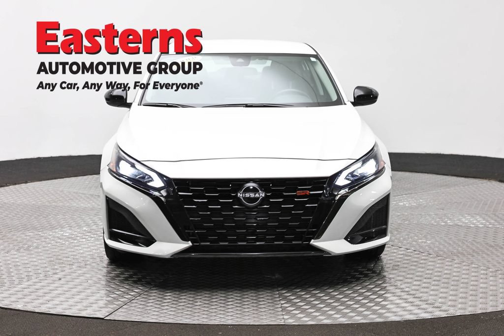 Used 2023 Nissan Altima 2.5 SR FWD image 4