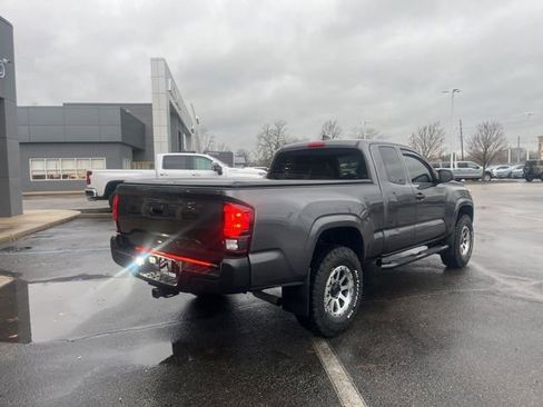 Used 2022 Toyota Tacoma SR image 6