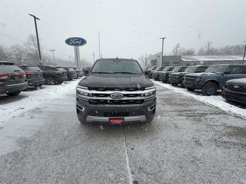 Used 2024 Ford Expedition Limited image 9