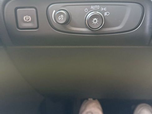 Used 2018 Buick Enclave Premium w/ Experience Buick Package FWD image 28