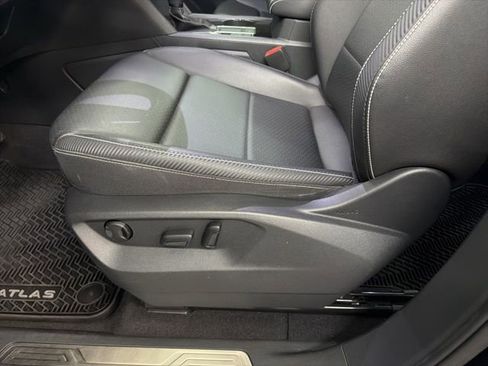 Used 2023 Volkswagen Atlas Cross Sport SE w/ Panoramic Sunroof Package image 10