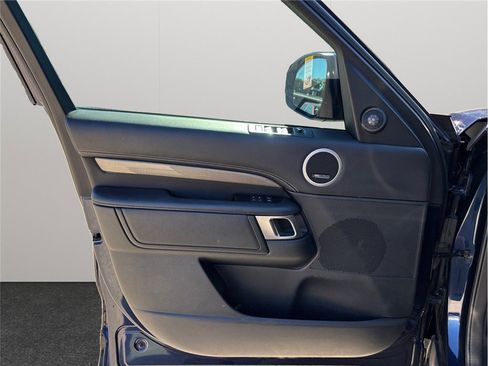 Used 2019 Land Rover Discovery HSE image 22