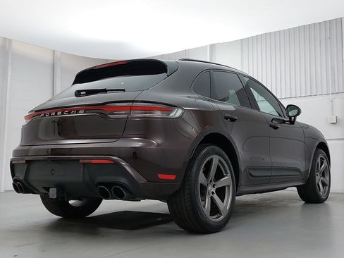 Certified 2025 Porsche Macan image 7