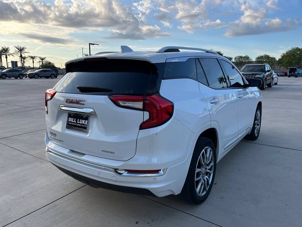 Used 2024 GMC Terrain Denali w/ Denali Premium Package AWD/4WD image 7