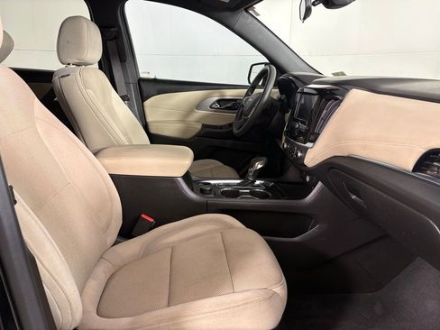 Used 2022 Chevrolet Traverse LS image 13