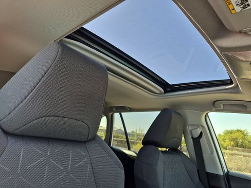 Certified 2022 Toyota RAV4 XLE w/ Convenience Package AWD/4WD image 16