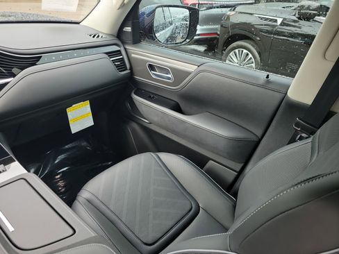 New 2026 INFINITI QX80 Luxe image 13