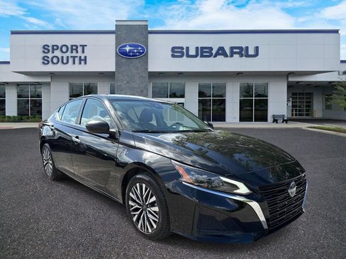 Used 2024 Nissan Altima 2.5 SV FWD image 1