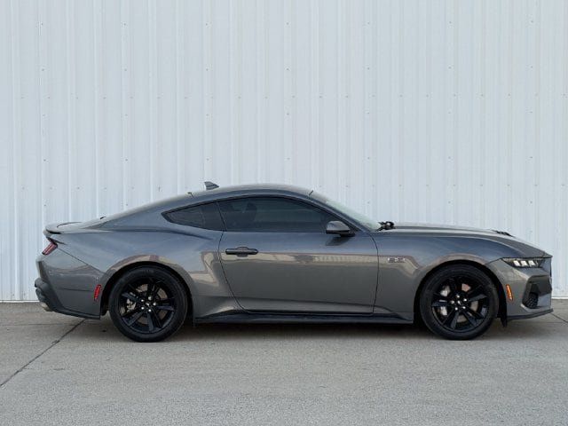 Used 2025 Ford Mustang GT RWD image 3
