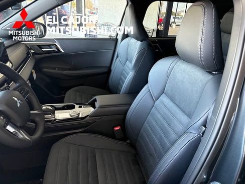 New 2026 Mitsubishi Outlander LE FWD image 13