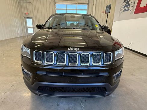 Used 2018 Jeep Compass Latitude w/ Popular Equipment Group FWD image 21