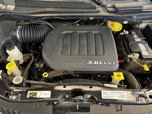 Used 2018 Dodge Grand Caravan SE w/ UConnect Hands-Free Group FWD image 24