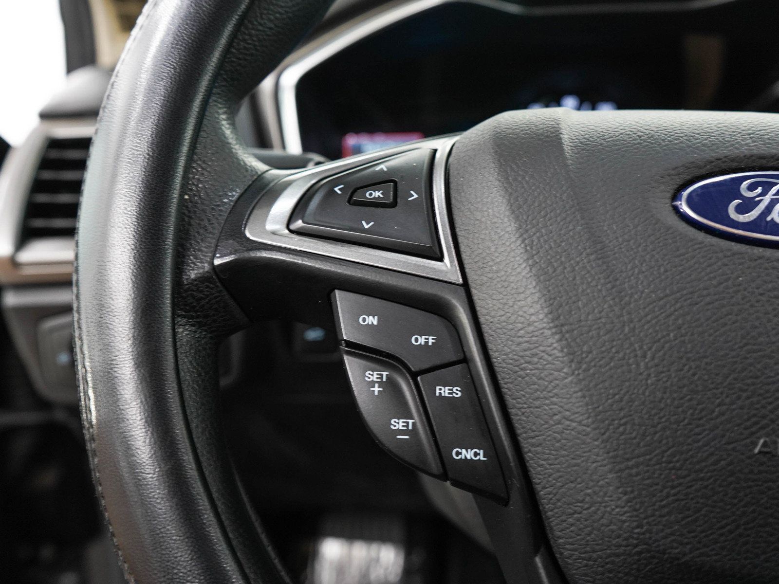 Used 2017 Ford Fusion SE w/ Fusion SE Technology Package FWD image 23