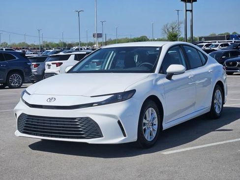 Used 2025 Toyota Camry LE FWD image 3