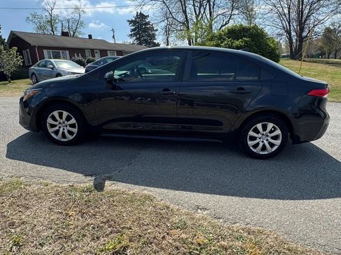 Used 2020 Toyota Corolla LE FWD image 8