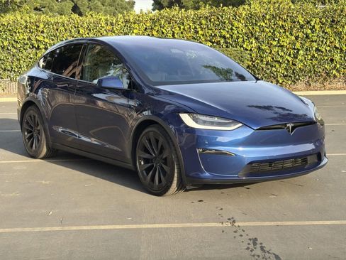 Used 2022 Tesla Model X Plaid image 8